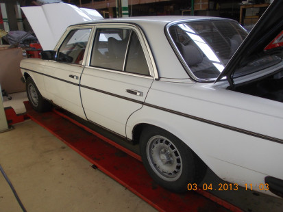 Mercedes W123 230 wit Laswerk