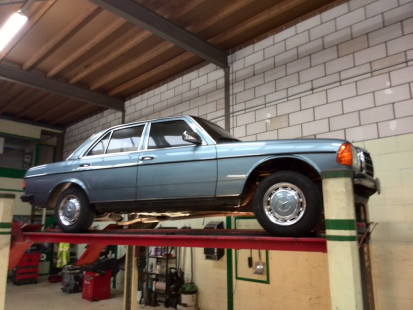 Mercedes W123 220D 69-YB-53 Dinitrol