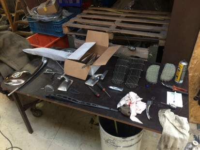 Start van de wederopbouw, schoonmaken en netjes poetsen en conserveren...