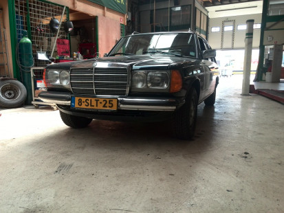 Mercedes W123 230TE Divers