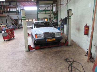 Mercedes W124 200D 69-ZB-SJ Dinitrol