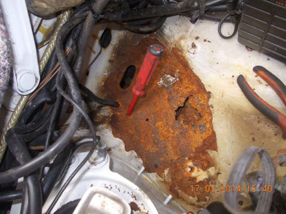 Mercedes W124 260E wit - Laswerk, oa dorpel en bij de accubak